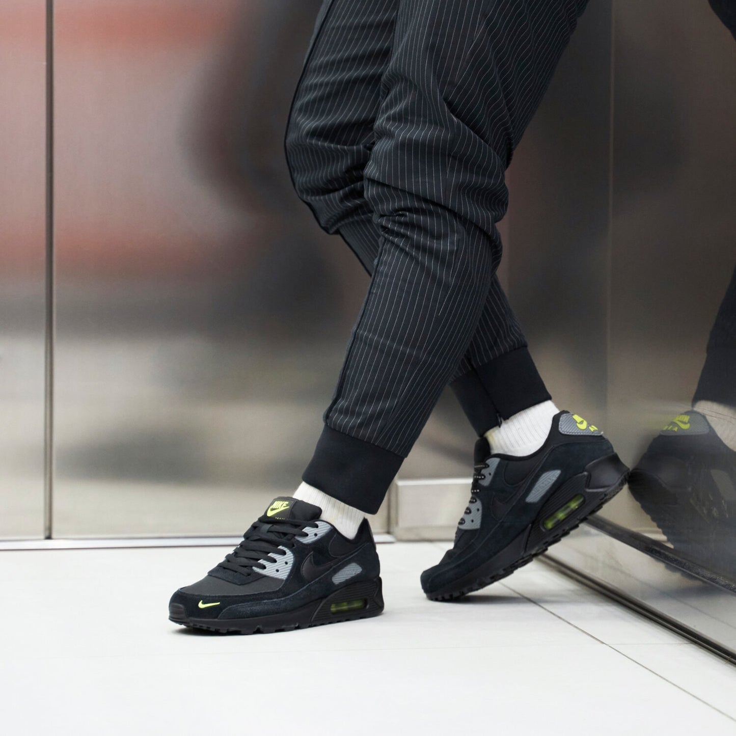 Nike Air Max 90 "Black Volt"